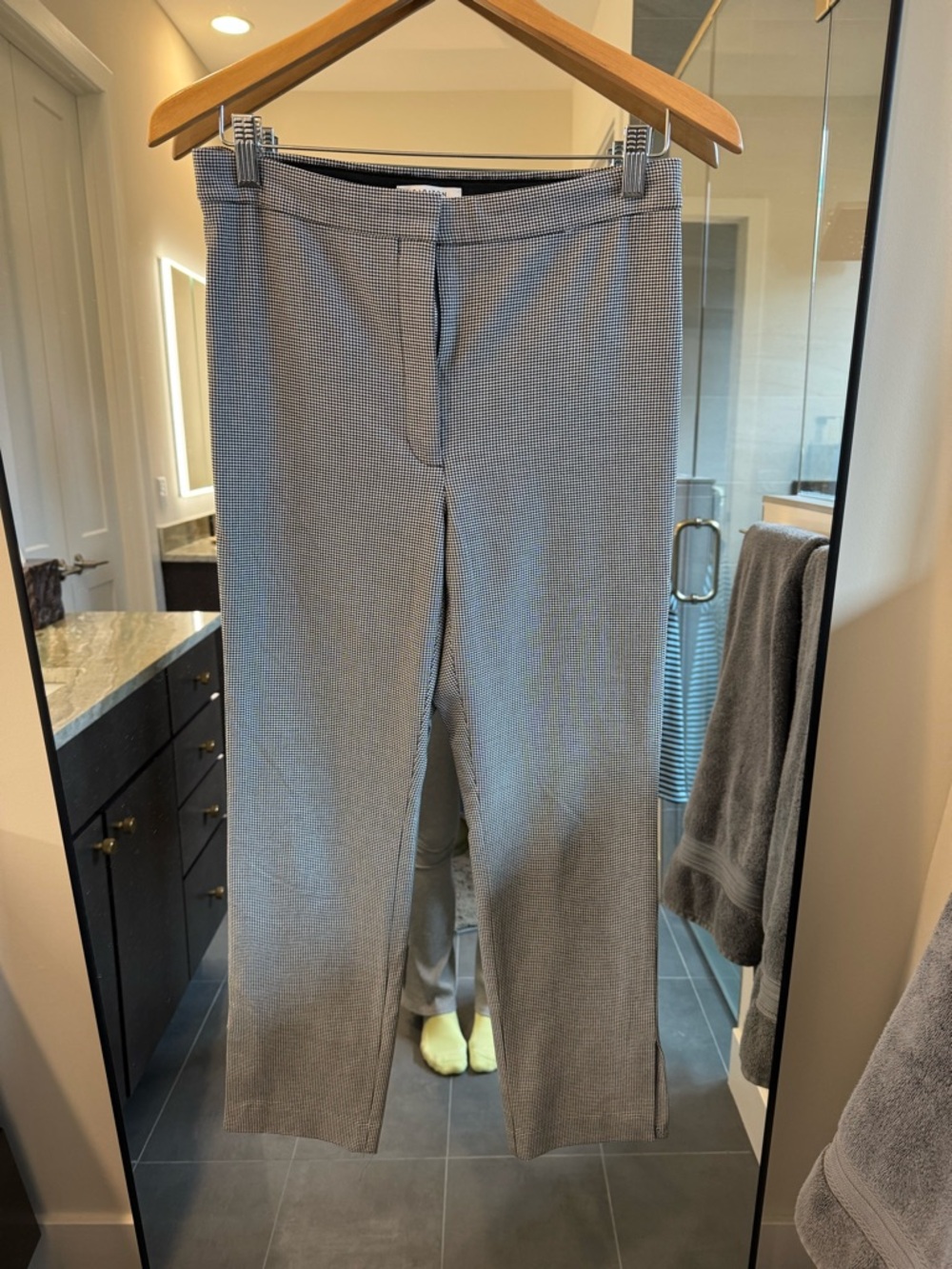 Aritzia Babaton Houndstooth Pants – Size 8 – Straight Leg / Workwear